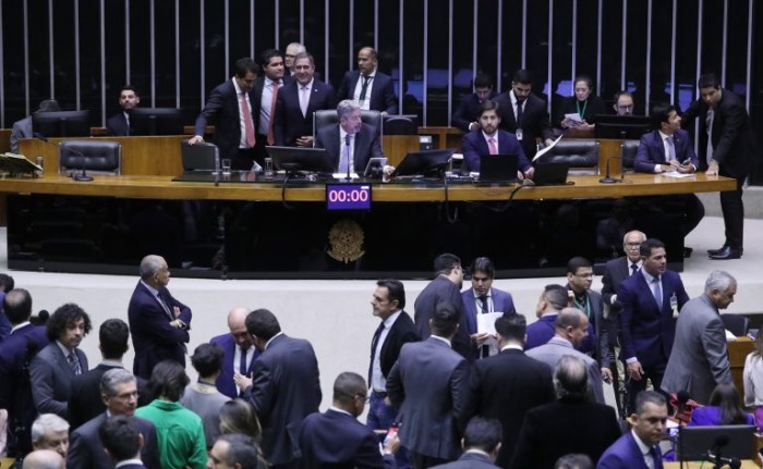 Sessão do Plenário é encerrada; reforma tributária terá novos ajustes e será votada nesta quinta