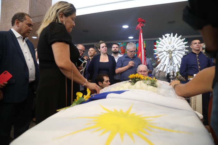 Emocionada, prefeita Cinthia expressa sua admiração por Siqueira Campos
