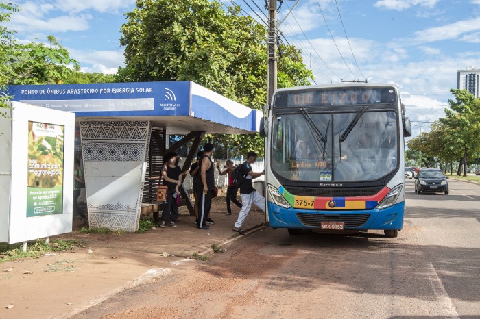 Prefeitura abre licitação para manutenção e instalação de 500 abrigos em pontos de ônibus