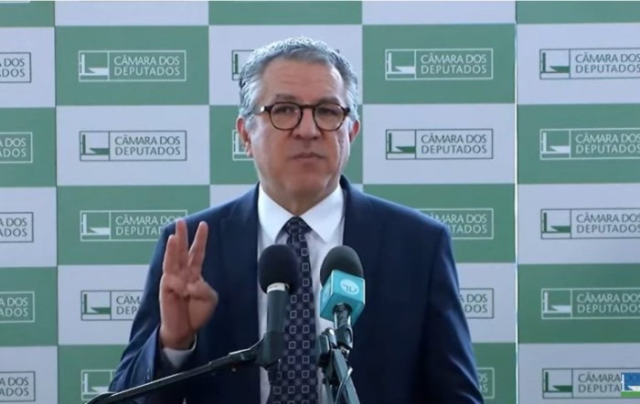 Padilha anuncia intenção de líderes da base de votar Carf e marco fiscal nesta sexta