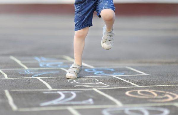 Férias escolares: educadoras dão dicas sobre como entreter a criançada neste período