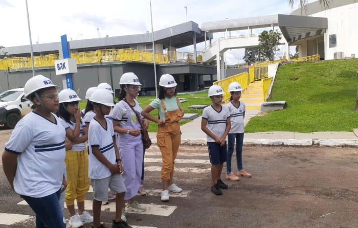 Alunos da ETI Luiz Nunes visitam concessionária de tratamento de água e esgoto de Palmas