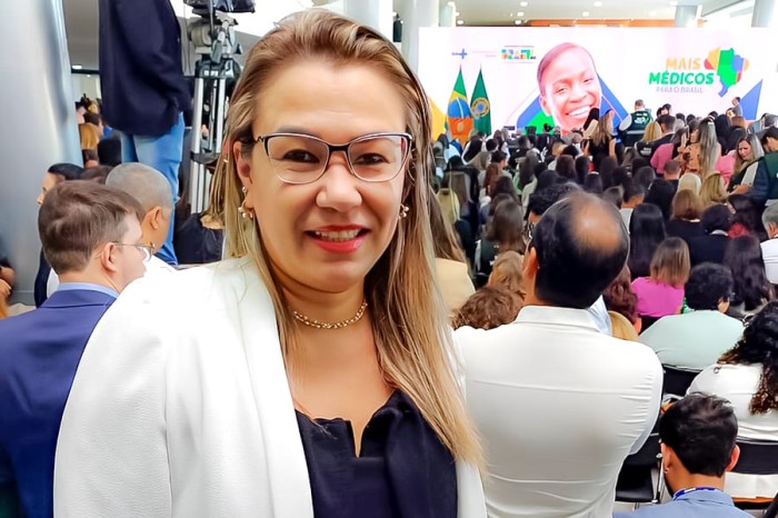 Secretária-executiva da Semus participa de cerimônia de sanção do novo programa Mais Médicos