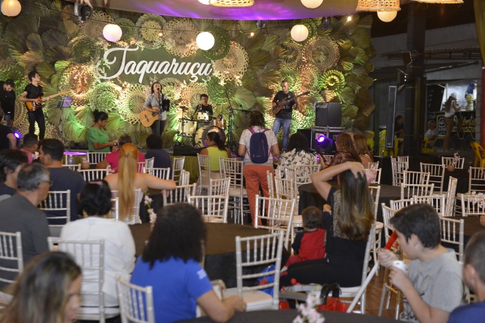 Noite em Taquaruçu fica mais charmosa com boa música e vila gastronômica