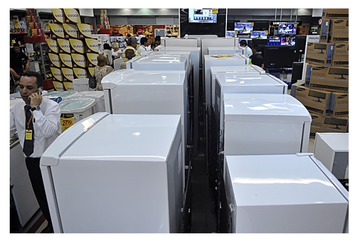 Queda da Selic barateia pouco crédito e prestações, diz Anefac