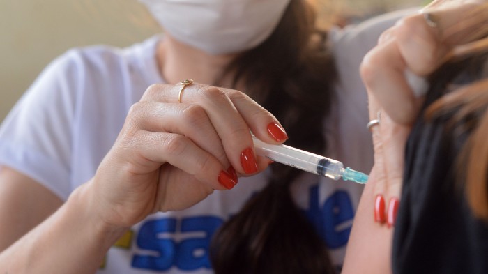 Feira do Aureny I recebe equipes de vacinação neste final de semana