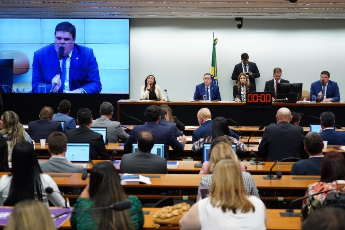 Relator apresenta nesta terça-feira relatório da LDO