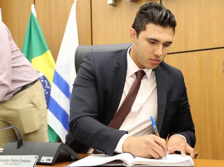 Vereador Pedro Cardoso preside sessão que marca retorno às atividades parlamentares na Câmara de Palmas