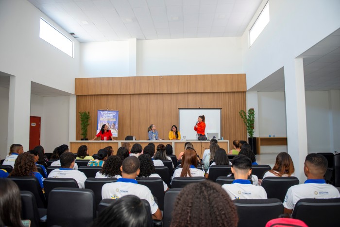 Estudantes do Programa Jovem Trabalhador são recepcionados pela Prefeitura e Governo