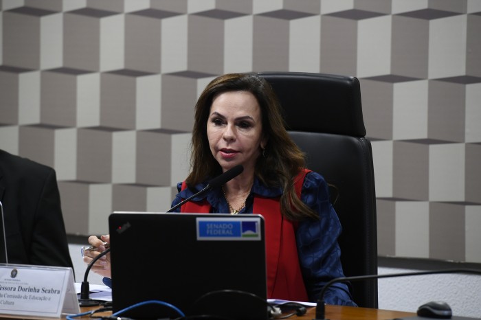CE debate impactos da reforma tributária na educação