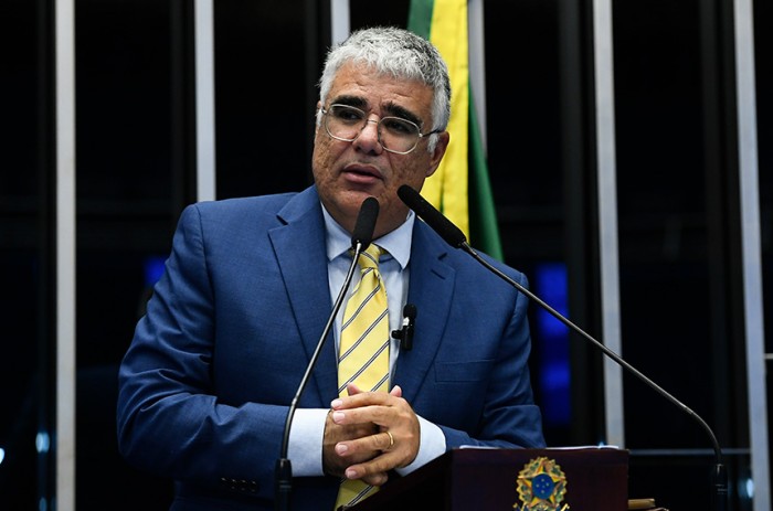 Girão critica presença de Joesley e Wesley Batista em comitiva de Lula