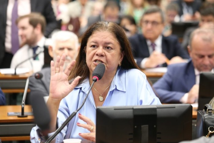 Comissão aprova proposta que obriga agressor de mulher a ressarcir todos os danos causados