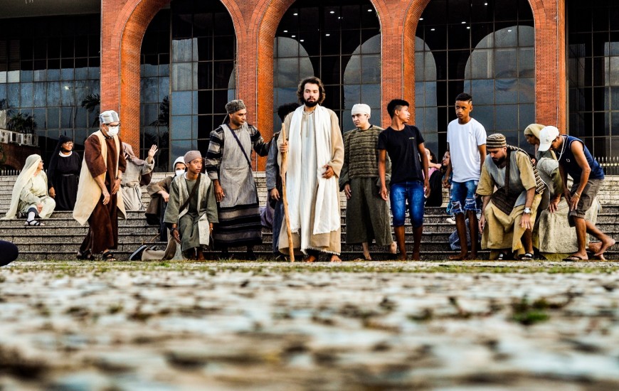 Espetáculo Paixão de Cristo acontece nesta sexta-feira, 7, na Praça dos Girassóis