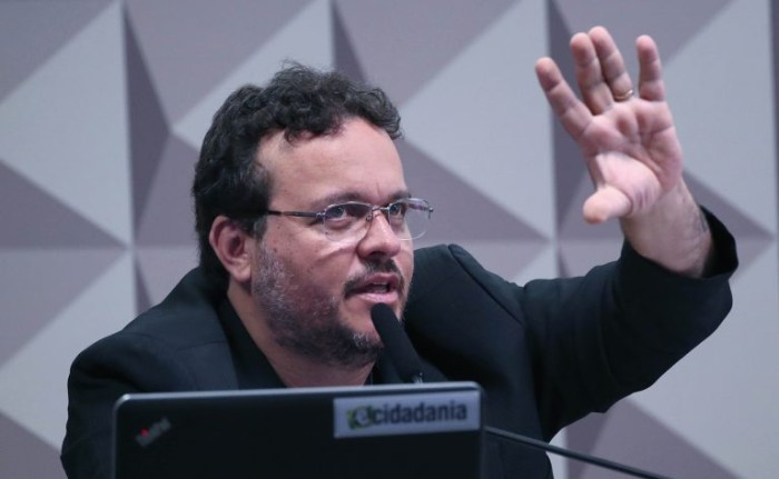 Fotógrafo diz à CPI que apenas exerceu sua profissão ao registrar a invasão do Planalto