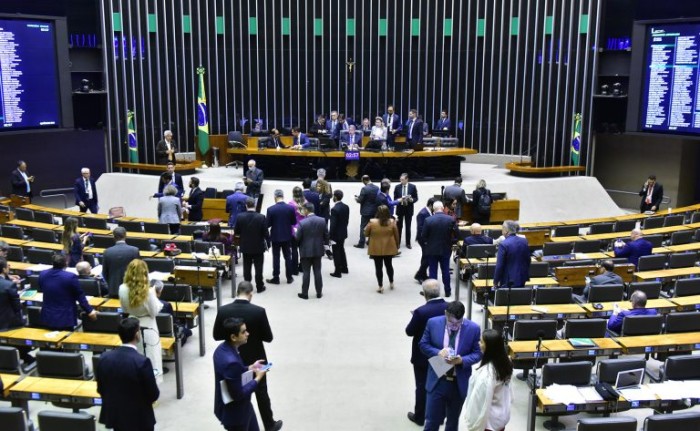 Deputados analisam projeto sobre divulgação de valores pagos pelo SUS; acompanhe