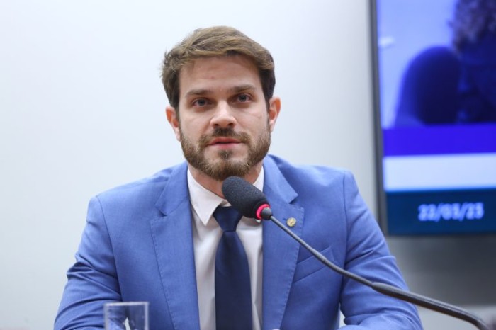 Comissão aprova projeto que exige pessoal treinado para lidar com autistas em locais movimentados