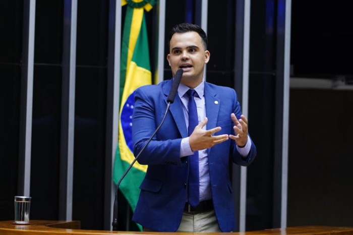 Comissão aprova projeto que autoriza porte de arma de fogo para conselheiros tutelares no mandato