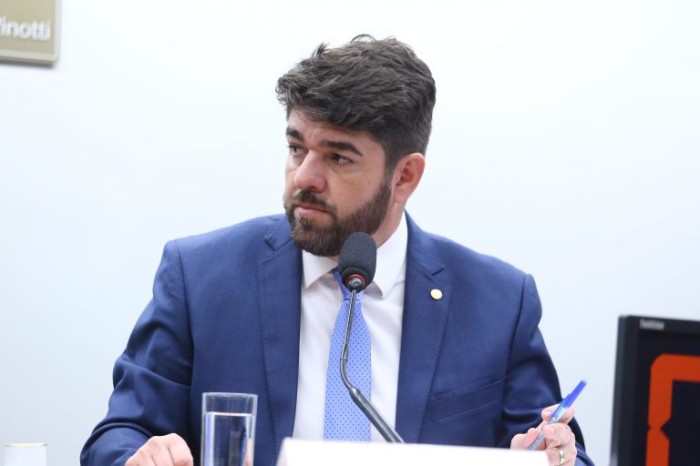 Comissão aprova criação de política nacional de enfrentamento ao Alzheimer