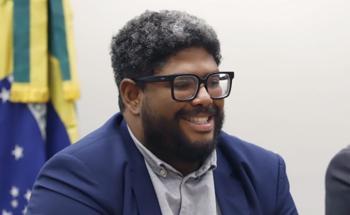 Combate à violência contra jovens negros depende de enfrentamento ao racismo estrutural, dizem debatedores