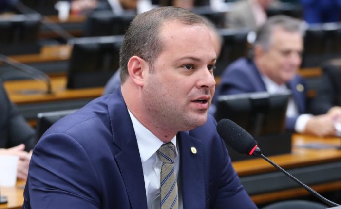 Comissão aprova projeto que facilita transferência de veículos listados em inventários