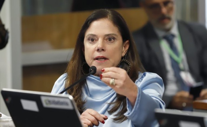 Comissão aprova projeto que garante direito à vacinação especial em domicílio para pessoas com deficiência