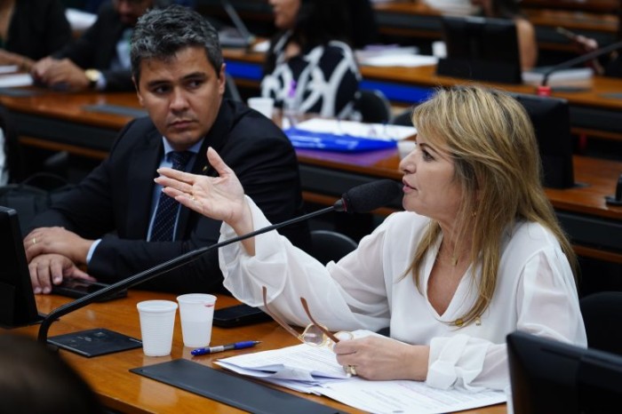 Comissão aprova obrigação de maternidade orientar pais sobre prevenção de morte súbita