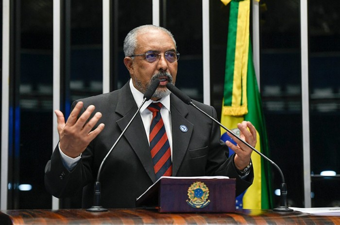 Paim avalia projeto que faz reserva para contratar resgatados de trabalho escravo