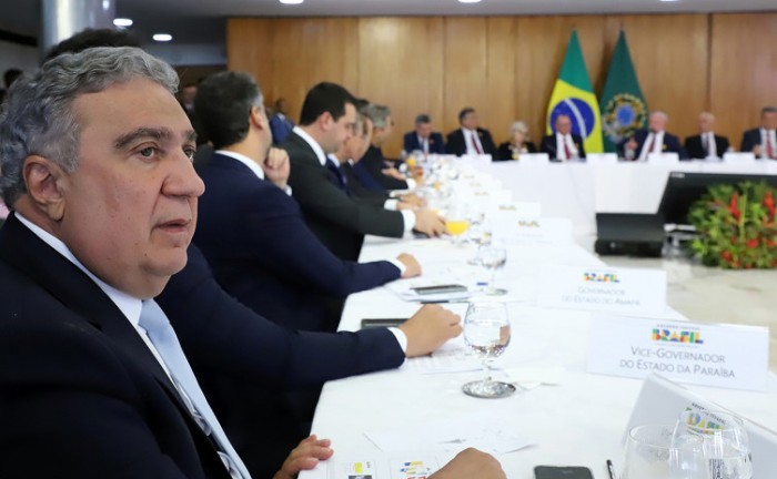 Vice-governador Laurez Moreira participa de encontro com o presidente da república para discutir segurança nas escolas