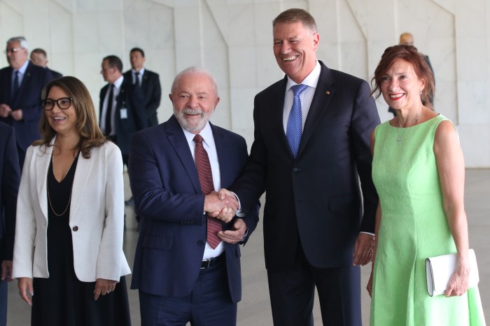 Lula quer ampliar relações com a Romênia na agricultura e defesa