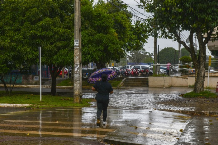 Palmenses são surpreendidos com chuva inesperada nesta quarta-feira, 23