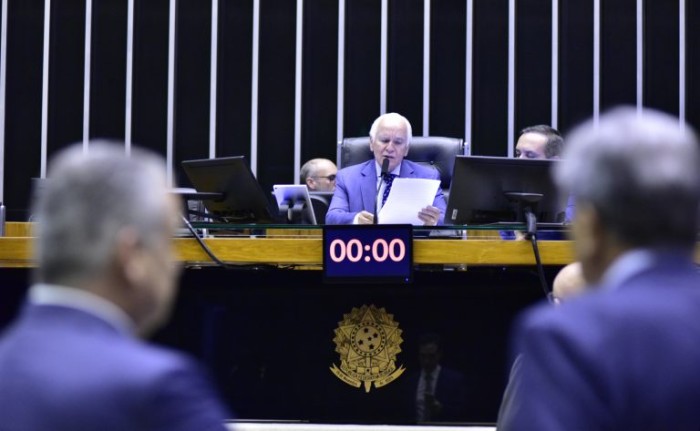 Plenário da Câmara faz homenagem ao ex-deputado Eduardo Barbosa