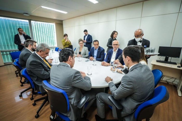 Em Brasília, prefeita Cinthia participa de reunião sobre mobilidade urbana na STN