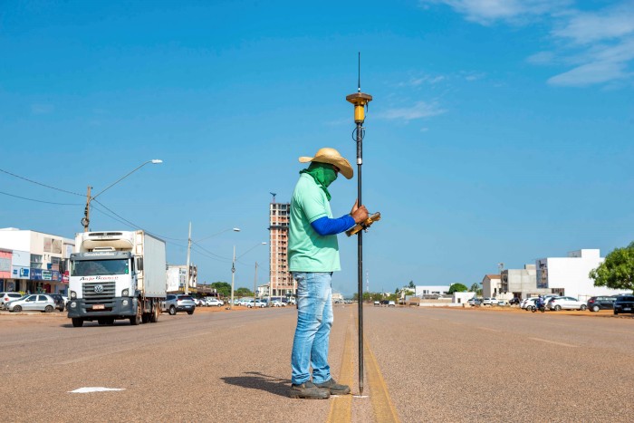 Serviços de topografia começam a ser realizados na Avenida LO-9
