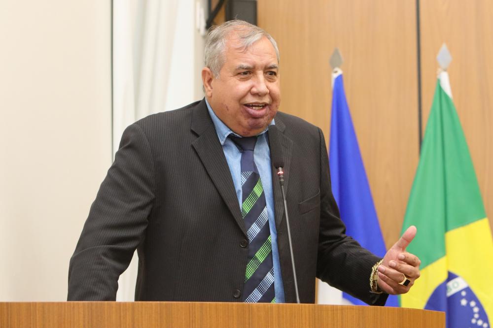 Vereador Jucelino solicita operação tapa buracos no Jardim Taquari