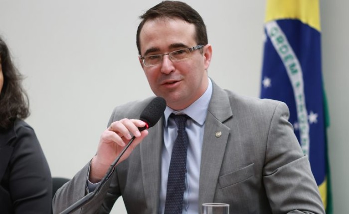 Comissão aprova projeto que garante espaço para animais de estimação em unidades do Minha Casa, Minha Vida