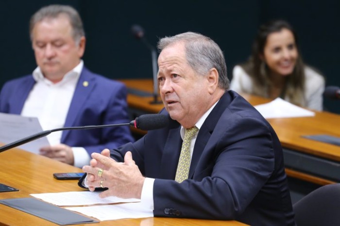 Comissão aprova proposta que reforça a prioridade de moradias para vítimas de desastres naturais