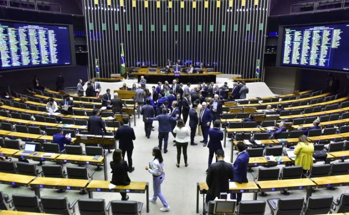 Câmara aprova urgência para projeto que prorroga desoneração da folha de pagamentos; acompanhe