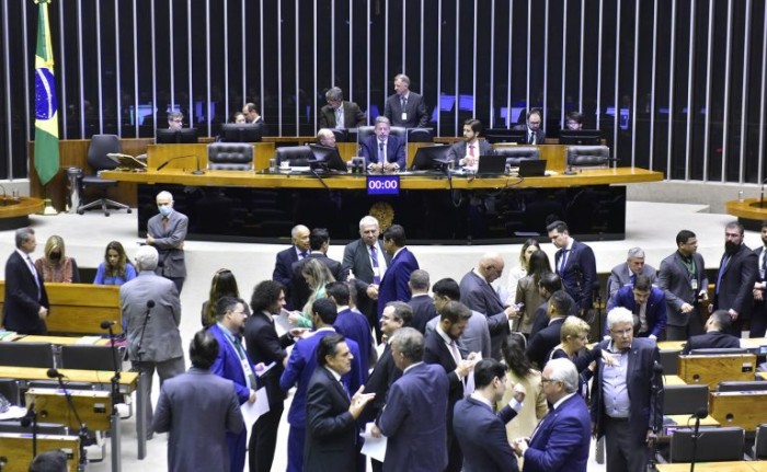 Câmara pode votar nesta quarta-feira projeto que prorroga desoneração da folha de pagamentos