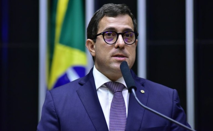 CCJ aprova direito de empregado público se transferir para acompanhar cônjuge