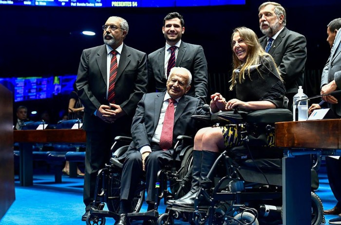 Senado recebe visita de Pedro Simon