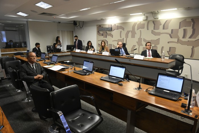 CDR: Senadores e especialistas defendem a construção da ferrovia Ferrogrão em audiência pública